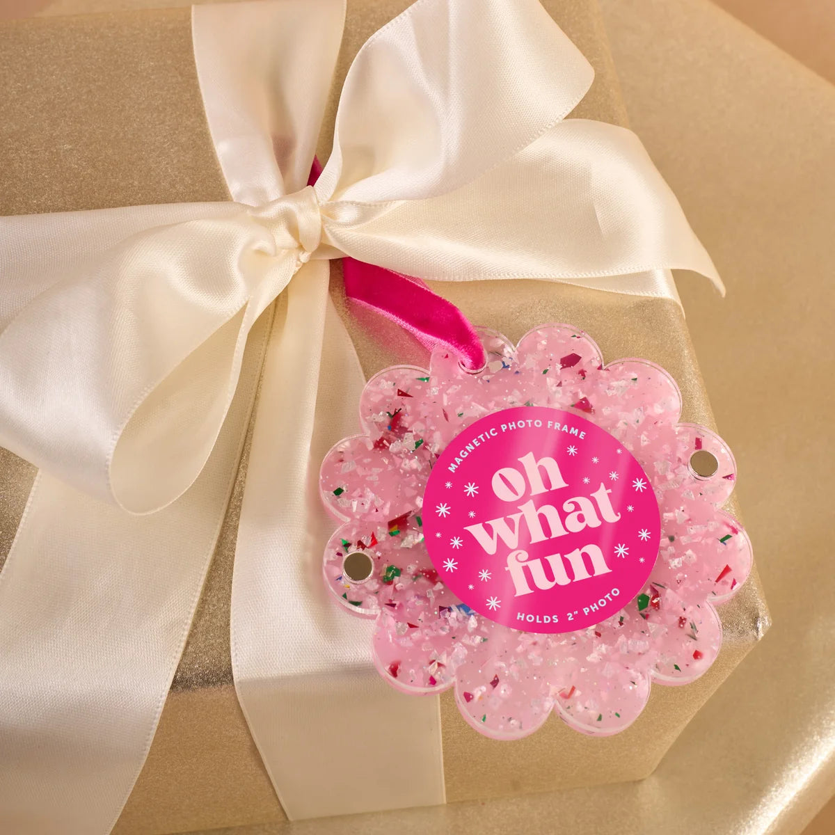 The Darling Effect Scalloped Round Picture Frame Ornament