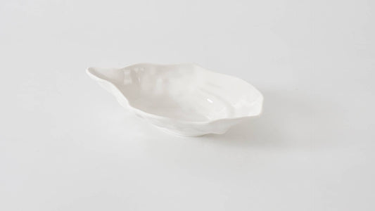 Pampa Bay medium white melamine oyster bowl with curved handles, side view