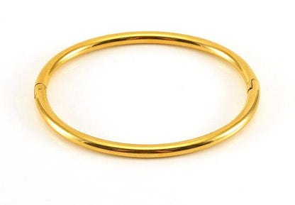Showcased against a white background, the Mio Queena Multi-style 18K gold-plated stainless steel bangle features a thin, round design with a smooth finish—an elegant and timeless jewelry gift choice.