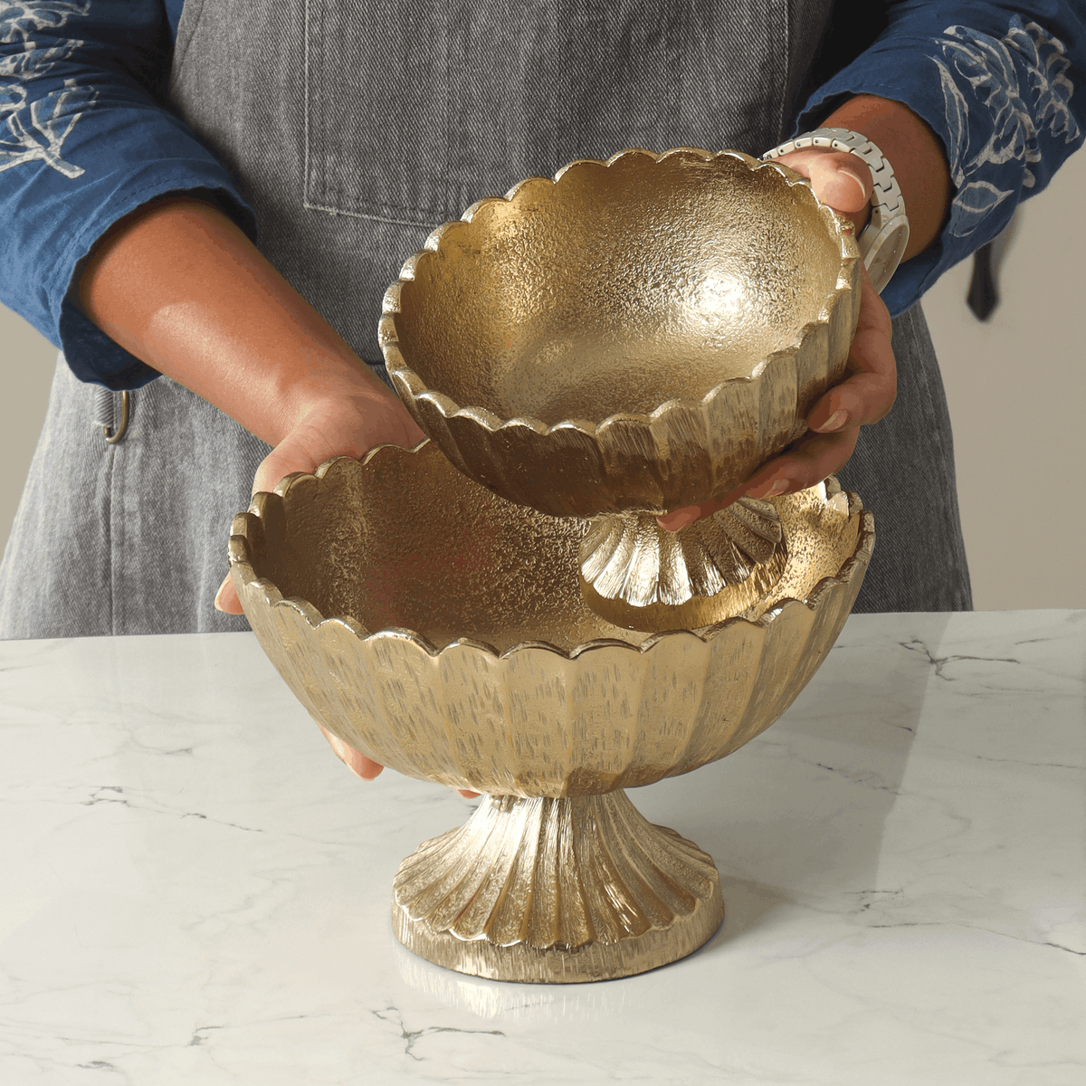India Handicrafts Inc - Gold Textured Scallop Edges Pedestal Bowl Small