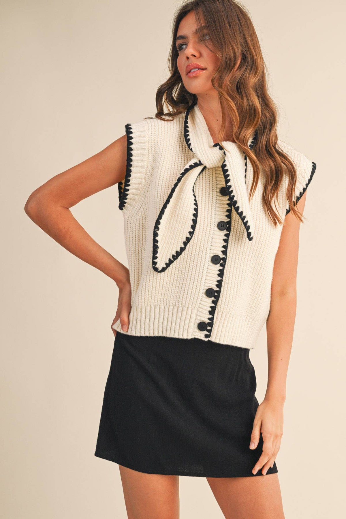 &MERCI - TIE NECK SWEATER VEST WITH CONTRAST BLANKET STITCH MSW11059