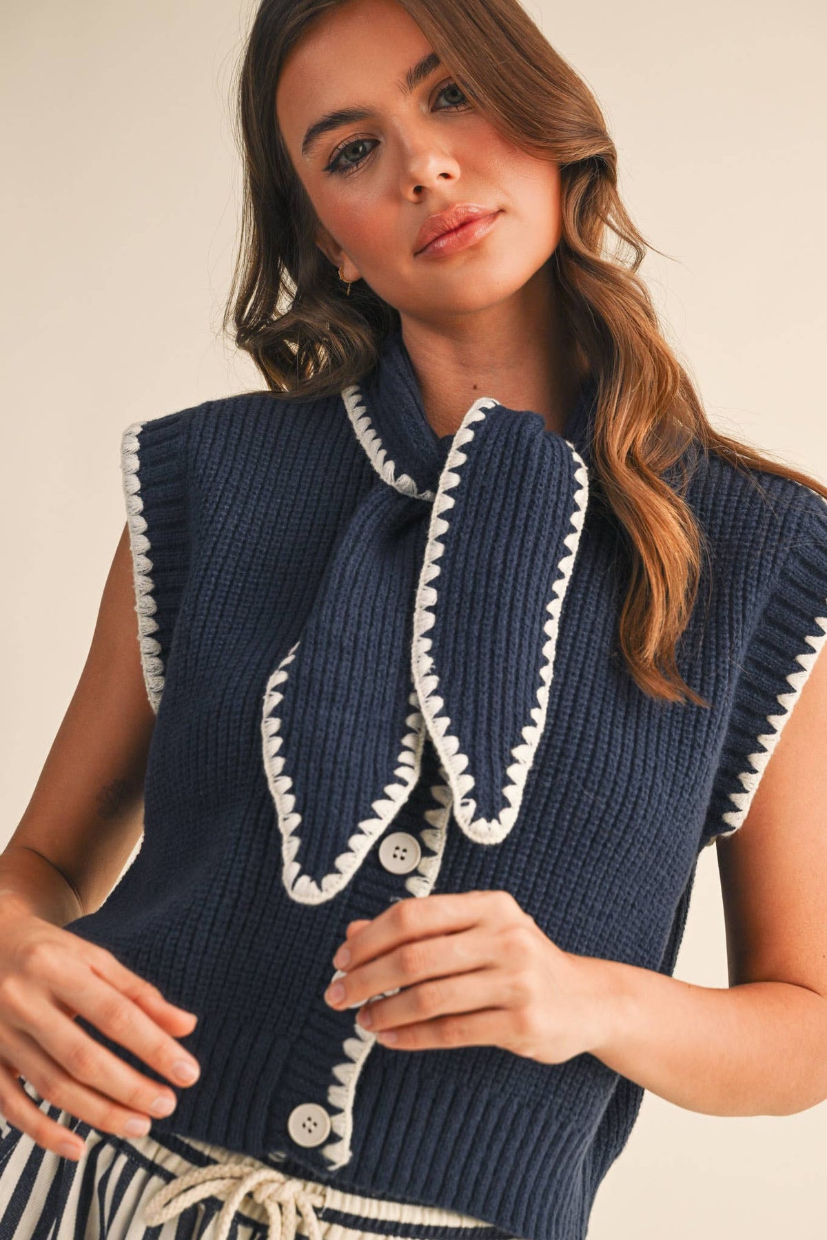 &MERCI - TIE NECK SWEATER VEST WITH CONTRAST BLANKET STITCH MSW11059