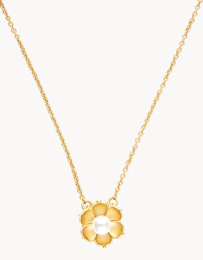 Introducing the Spartina Sea La Vie Bloom Necklace by Spartina—a gracefully delicate gold necklace featuring a flower-shaped pendant. Inspired by magnolia necklaces and designed as inspirational jewelry, this pendant showcases radiant gold petals surrounding a single white pearl at its center, capturing the essence of timeless elegance.