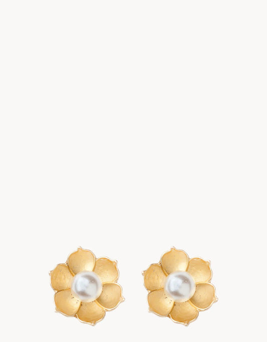 A pair of Spartina Sea La Vie Bloom Stud Earrings by Spartina, crafted in a gold-tone flower shape with six petals and a luminous round white pearl at the center of each earring. Inspired by the delicate beauty of magnolia charms, these inspirational earrings make an elegant addition to any jewelry collection. Displayed against a plain white background.