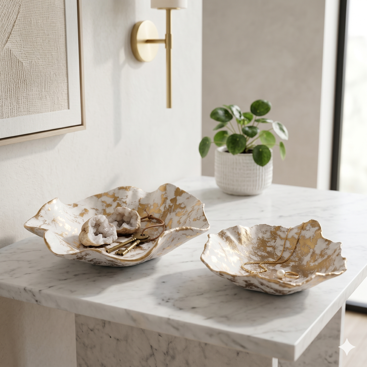 India Handicrafts Inc - Small Gold and White Bowl
