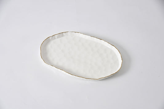 Pampa Bay Medium Oval Platter in white porcelain with gold rim, top view