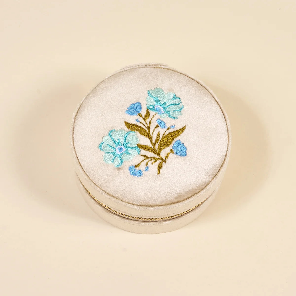 The Darling Effect Round Velvet Jewelry Case