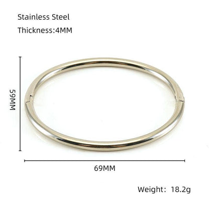 Mio Queena - Multi-style 18K Gold-plated Stainless Steel Bangle - FGS, featuring a 69mm diameter and 4mm thickness and weighing 18.2g, is showcased against a white background with labeled measurements—a sleek accessory from Mio Queena, perfect for gifting.