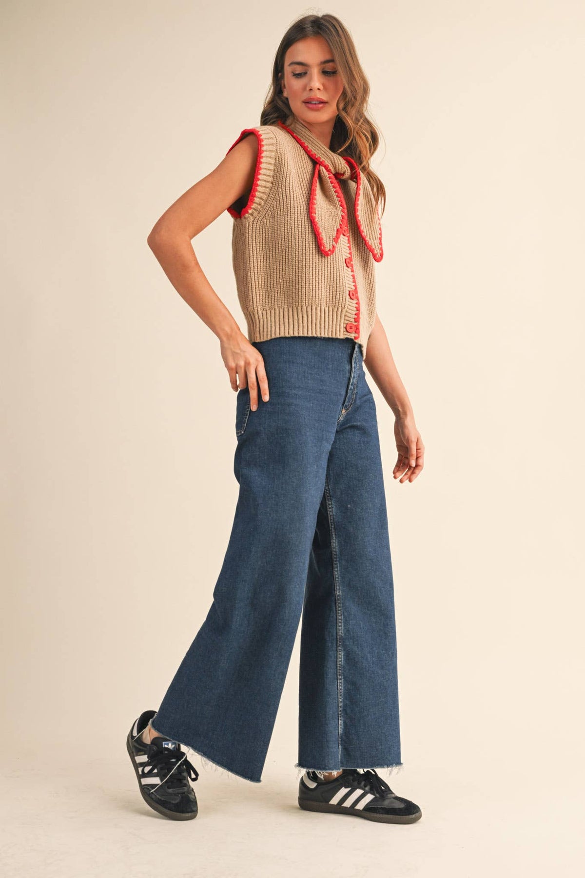 &MERCI - TIE NECK SWEATER VEST WITH CONTRAST BLANKET STITCH MSW11059