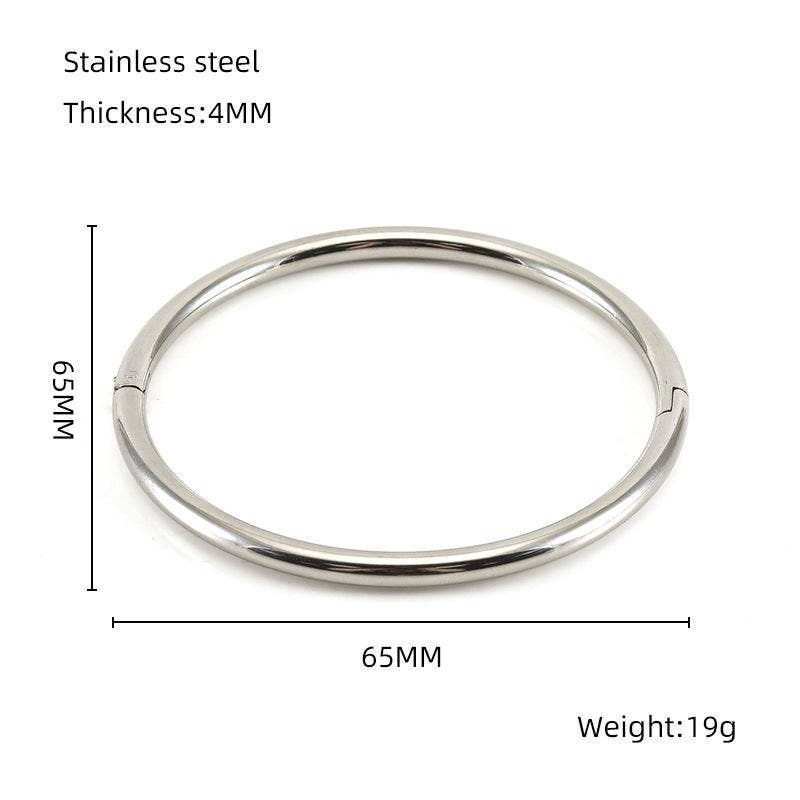 Introducing the Mio Queena - Multi-style 18K Gold-plated Stainless Steel Bangle - FGS: This elegant bangle by Mio Queena features a 65mm diameter and a sturdy 4mm thickness, weighing just 19g. The top-view image highlights its precise measurements, making it an ideal choice for a thoughtful jewelry gift.