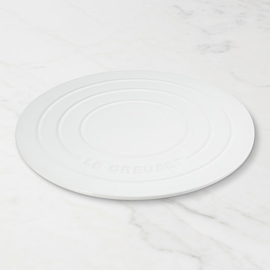 Le Creuset round pizza stone in white stoneware with concentric circle design